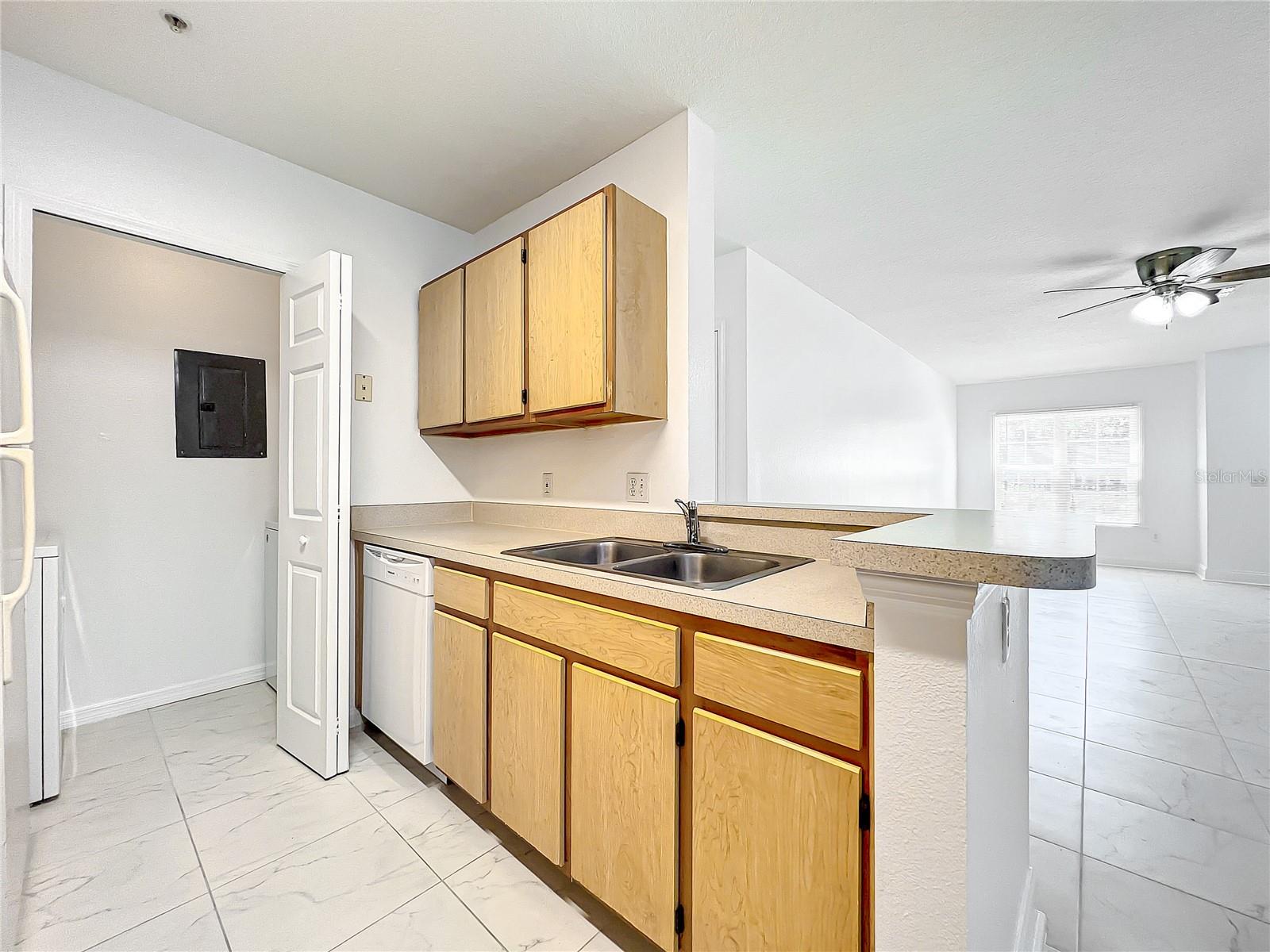 Image 16 of 43 For 6524 Swissco Drive 1012