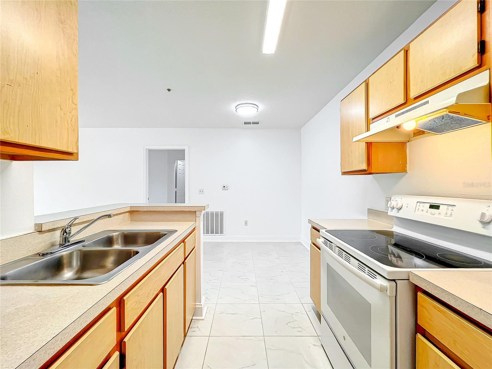 Image 3 of 43 For 6524 Swissco Drive 1012