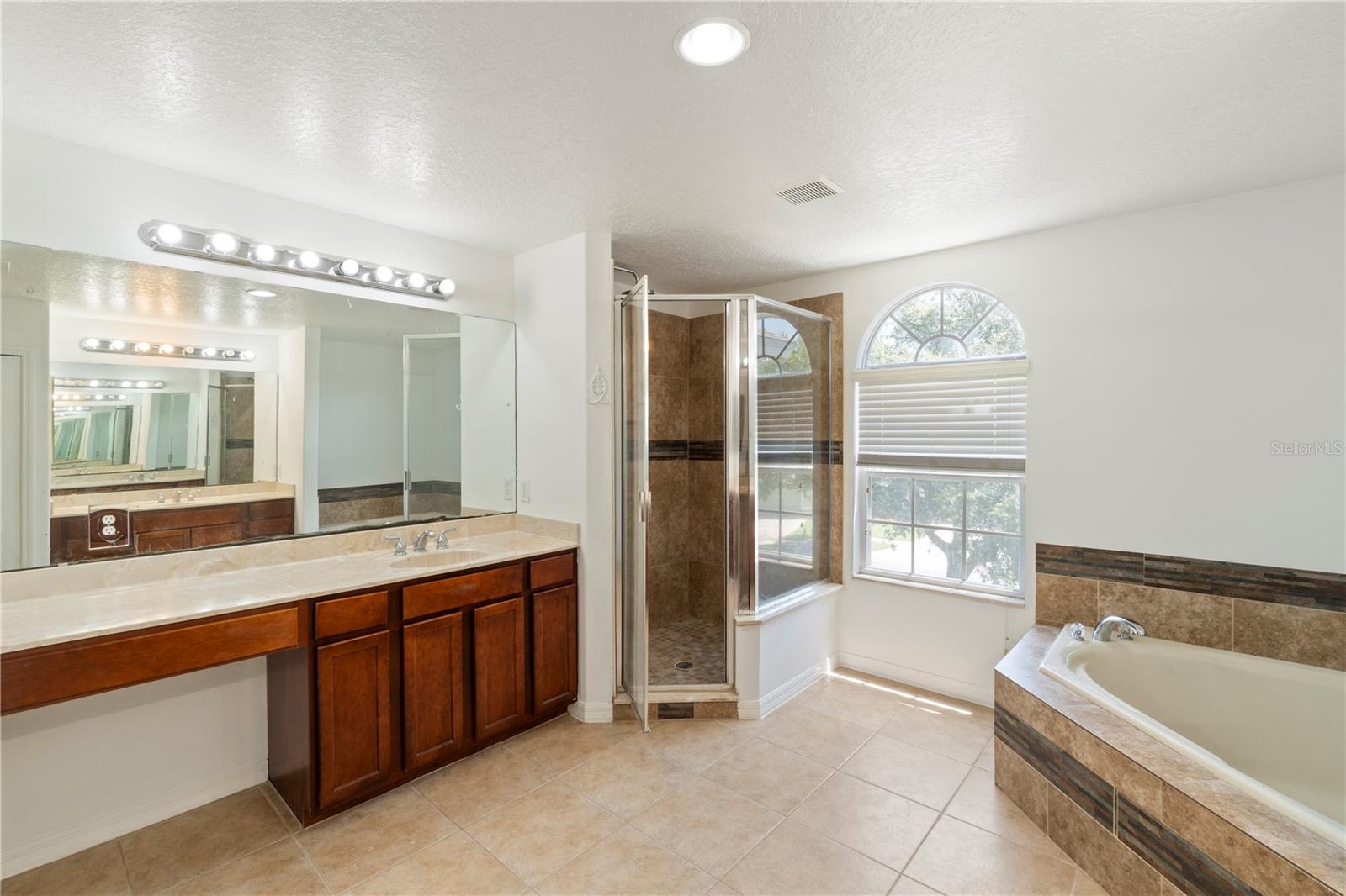 Image 34 of 42 For 10142 Serotina Court