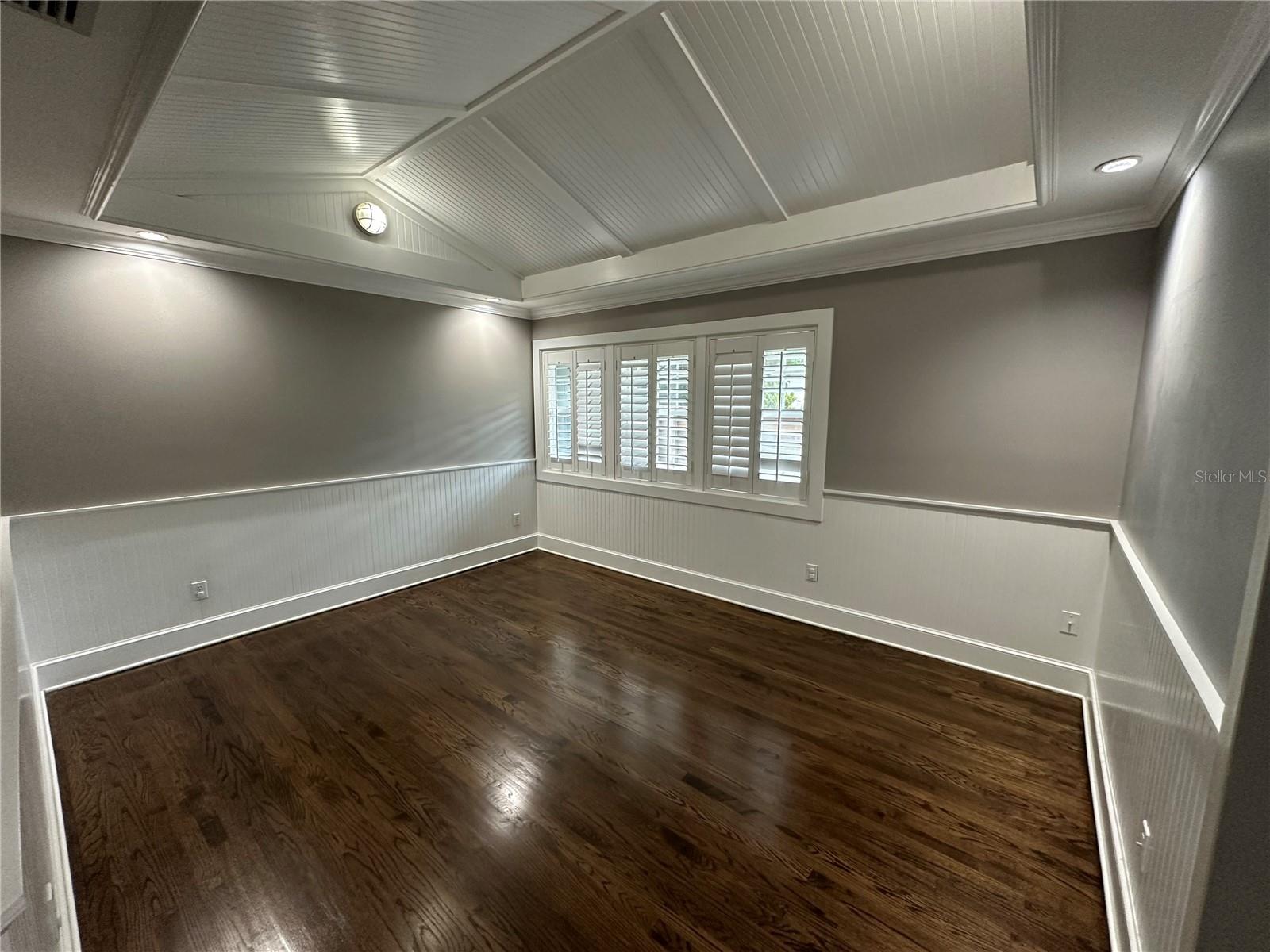 Image 11 of 18 For 332 Phelps Avenue