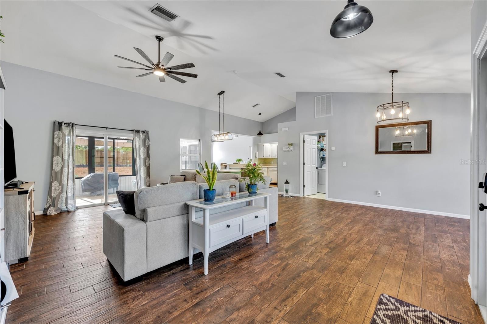 Image 5 of 52 For 2601 Bridle Drive