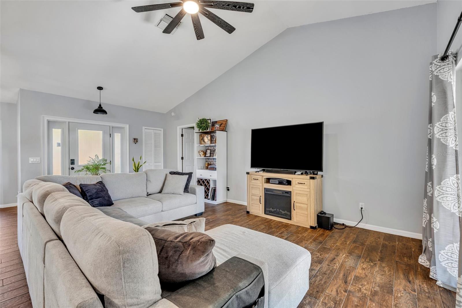 Image 7 of 52 For 2601 Bridle Drive