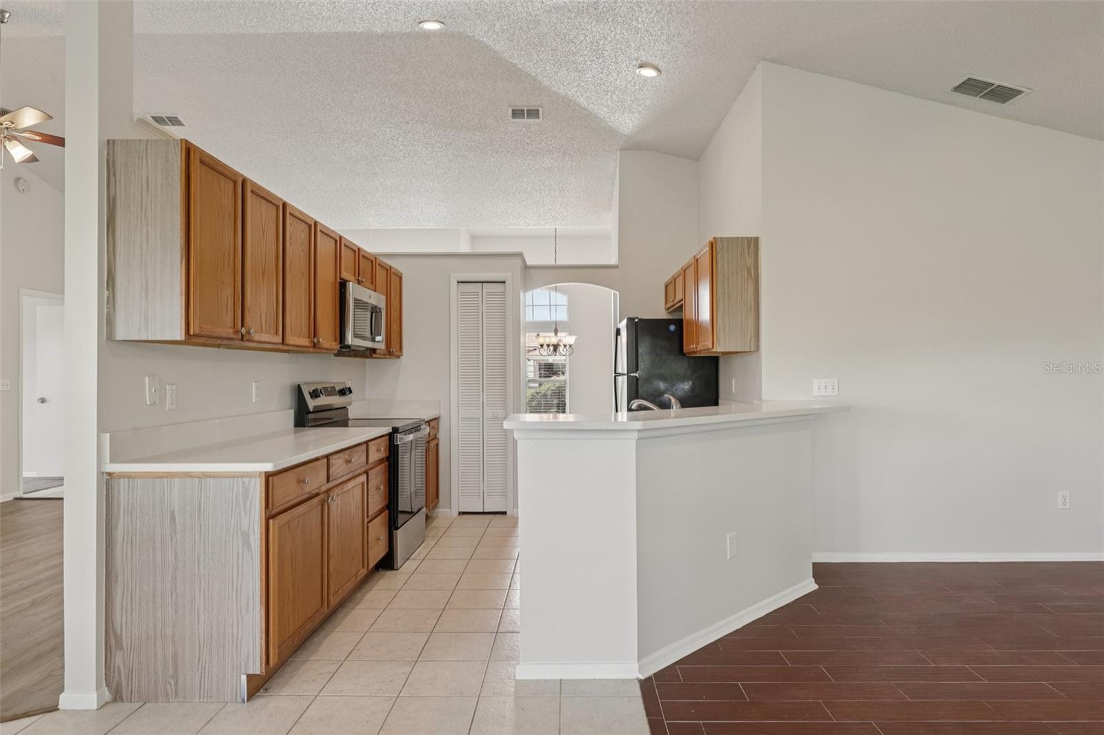 Image 14 of 41 For 3326 Sassaquin Court