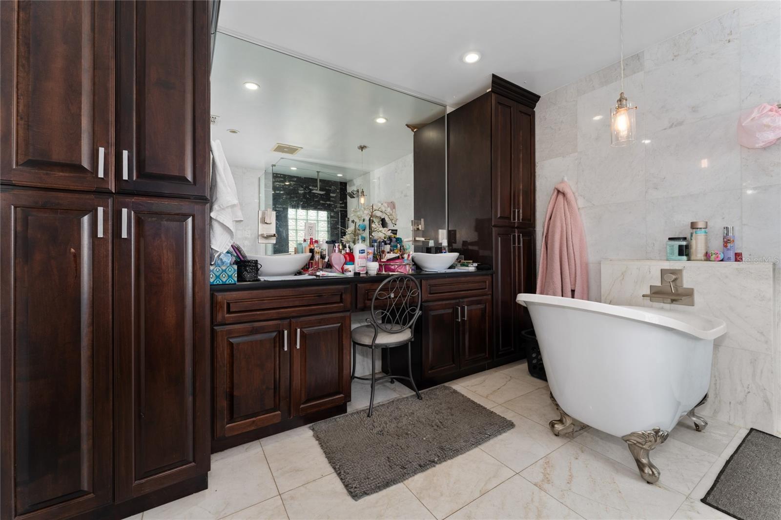 Image 17 of 46 For 1111 Pinar Drive