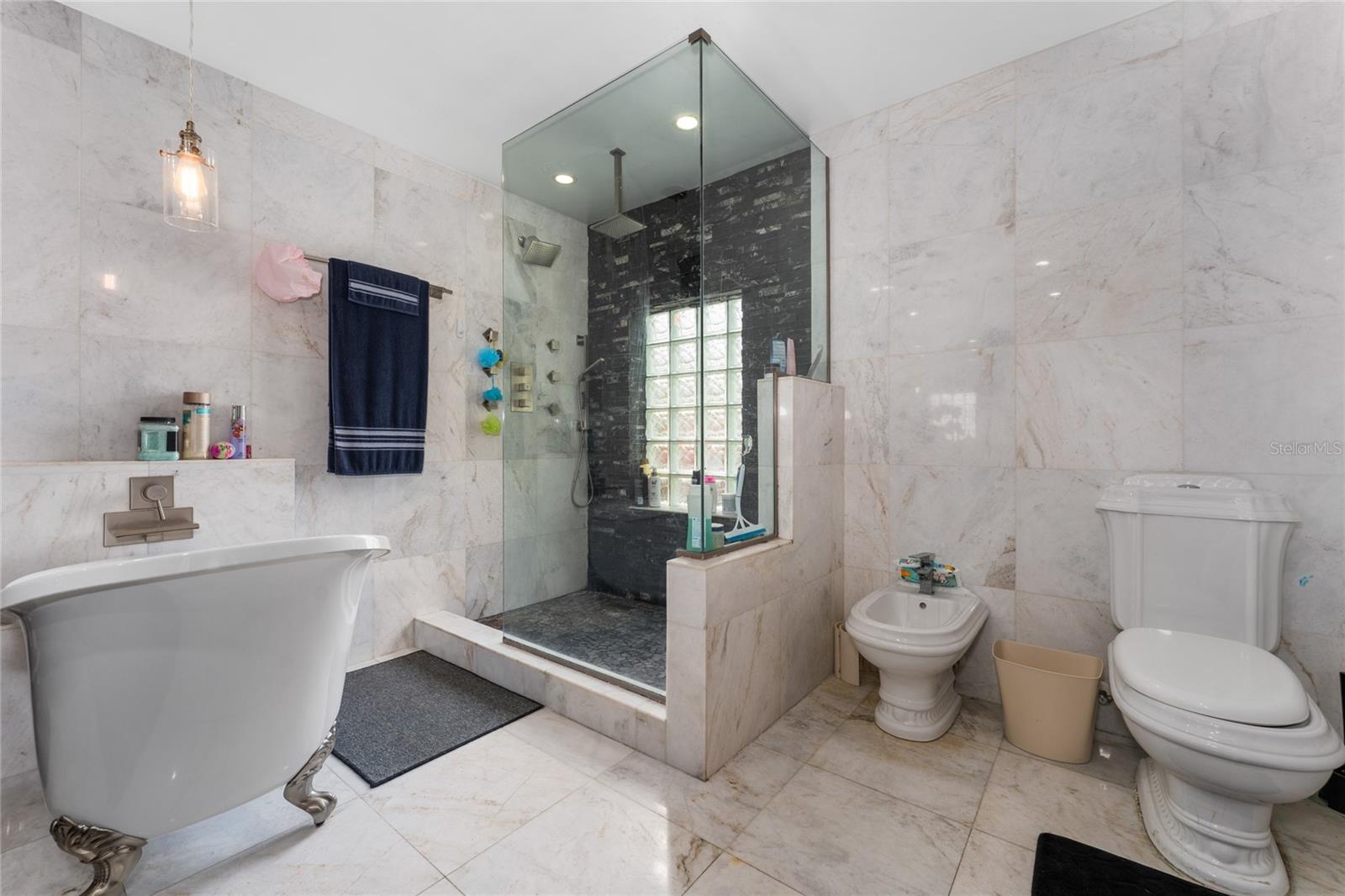 Image 18 of 46 For 1111 Pinar Drive