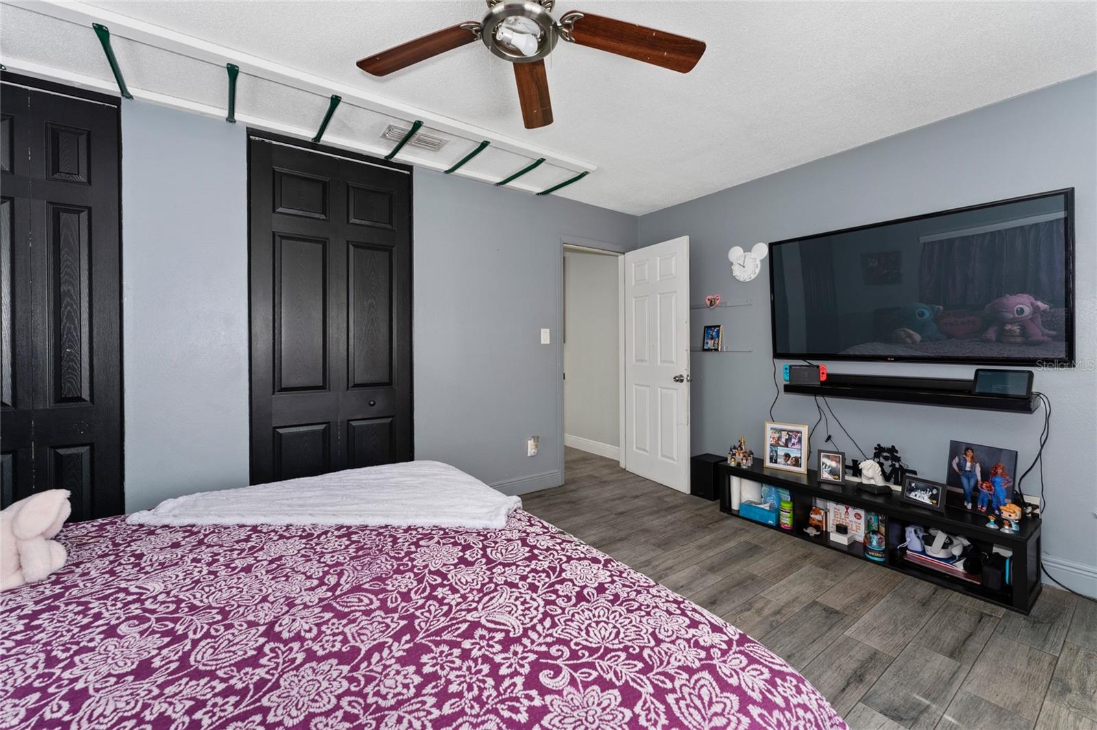 Image 22 of 46 For 1111 Pinar Drive