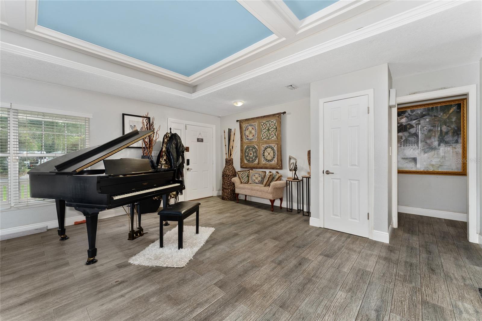 Image 9 of 46 For 1111 Pinar Drive