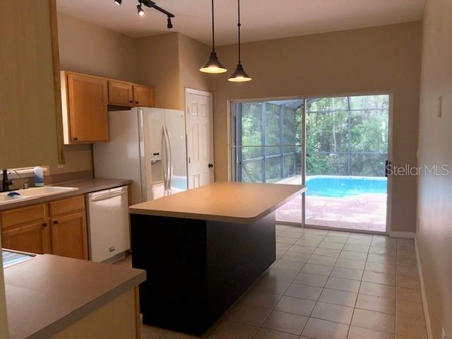 Image 3 of 67 For 500 Wellesly Street