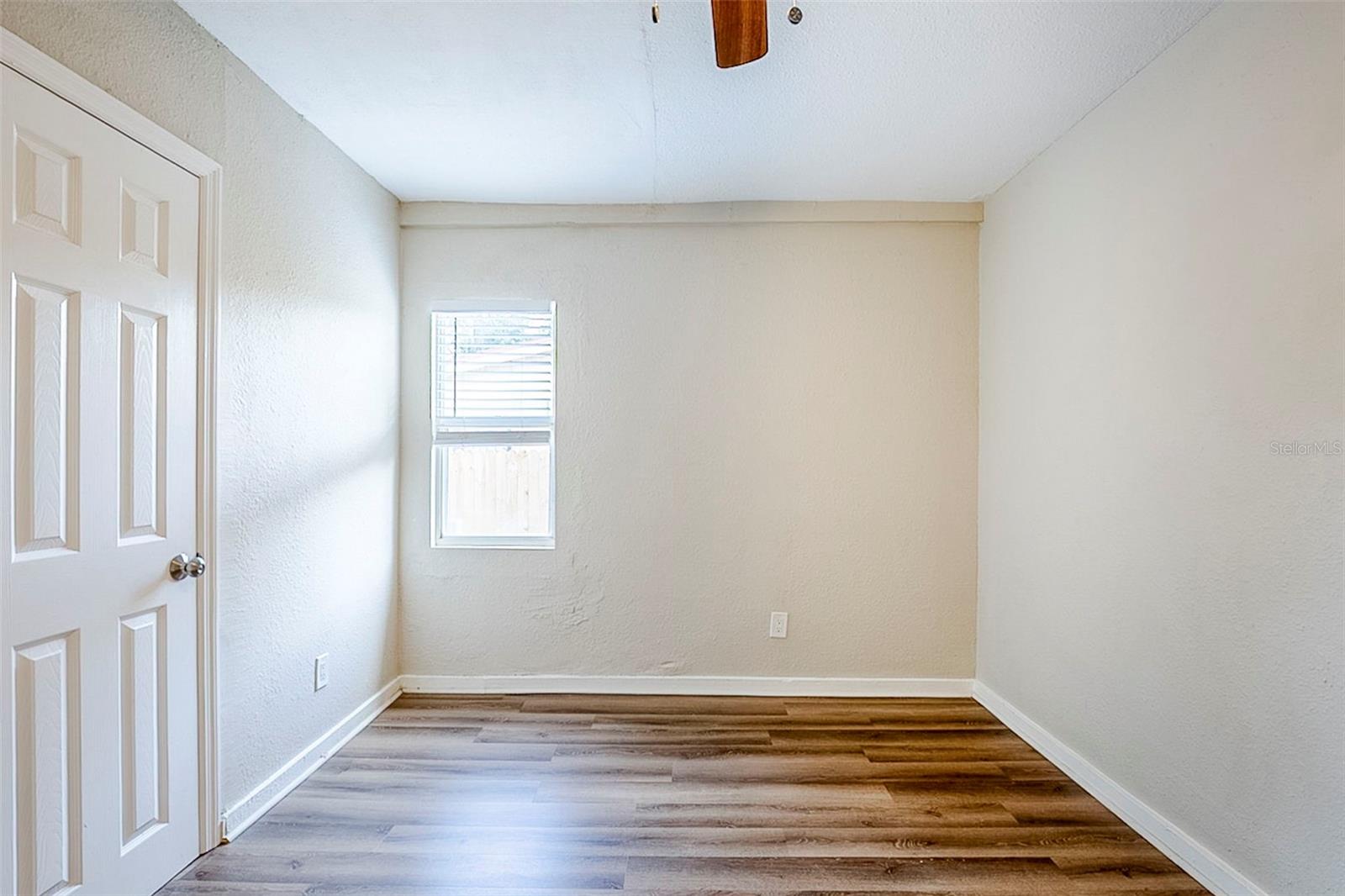 Listing photo id 12 for 1769 Dayton Street S
