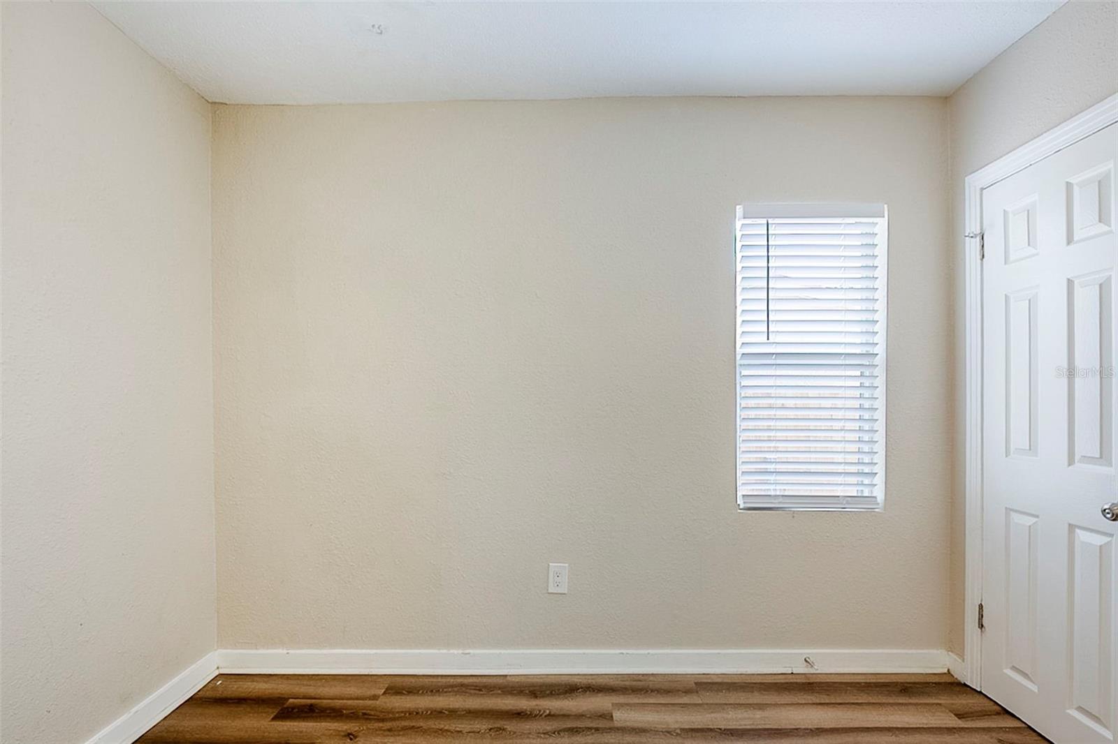 Listing photo id 21 for 1769 Dayton Street S