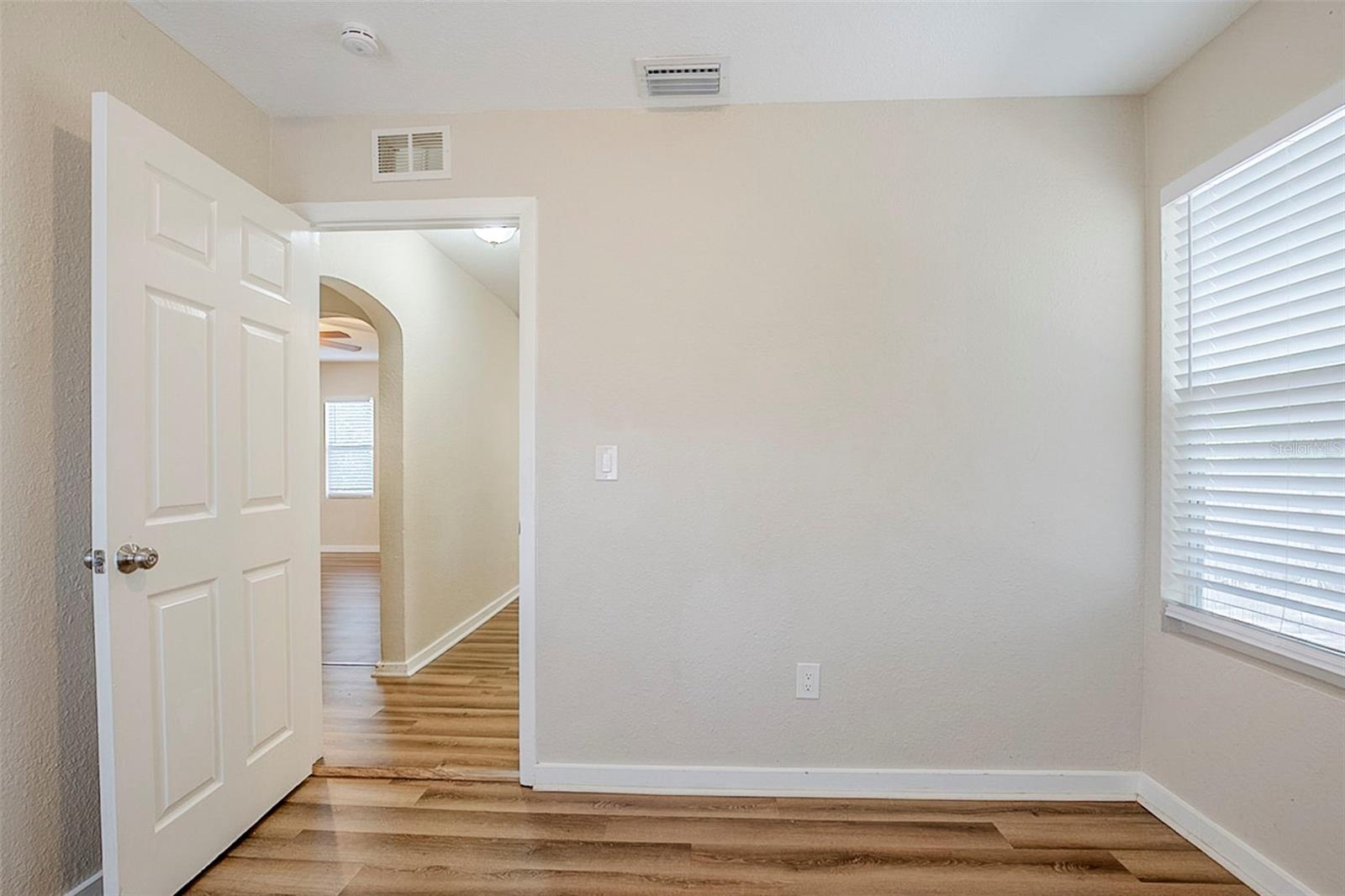Listing photo id 23 for 1769 Dayton Street S