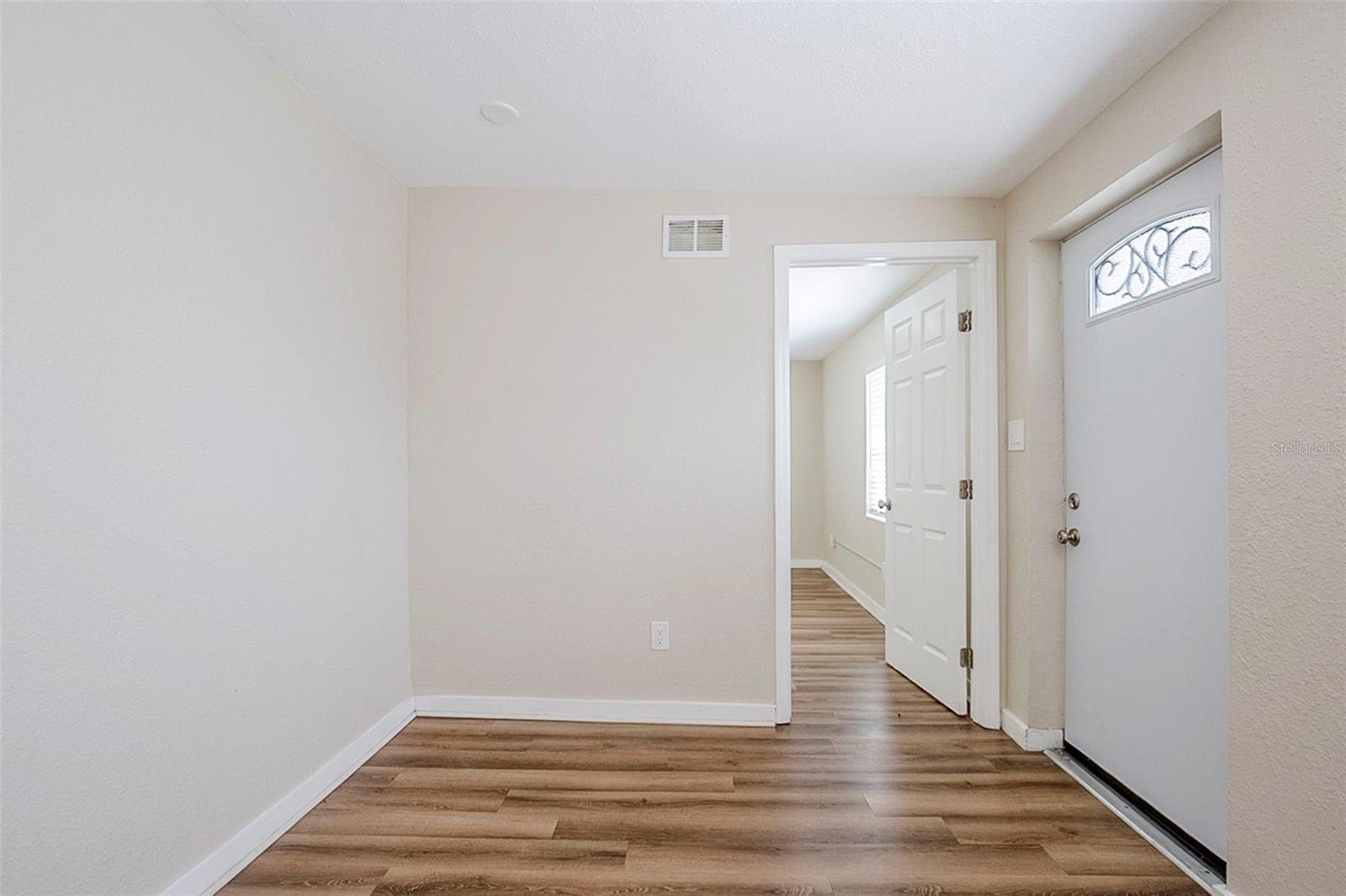 Listing photo id 2 for 1769 Dayton Street S
