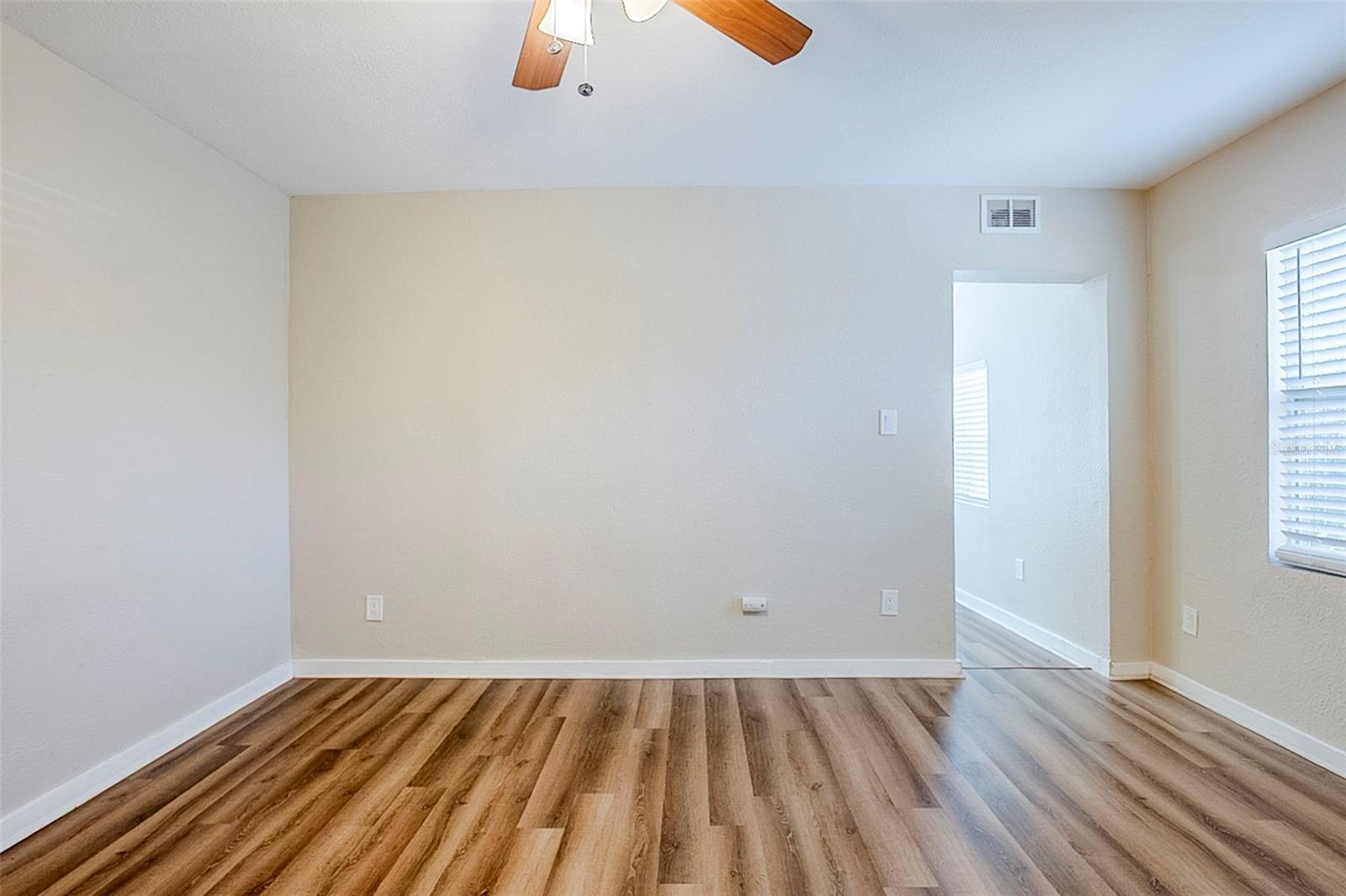 Listing photo id 7 for 1769 Dayton Street S