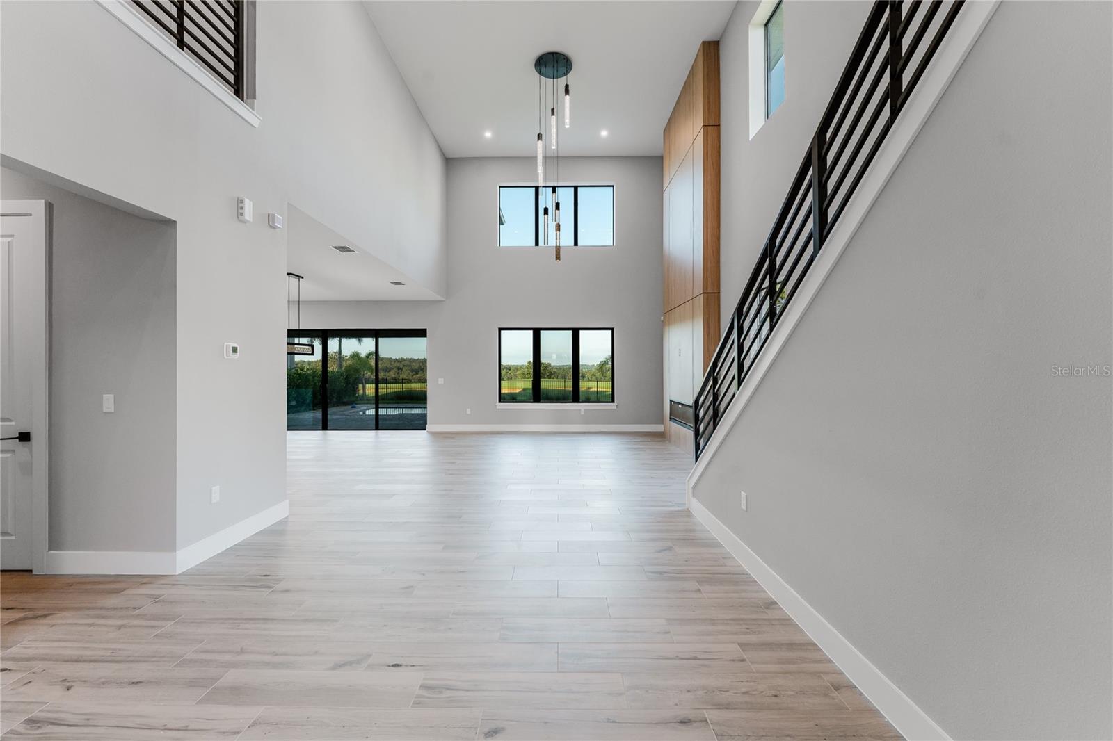 Image 10 of 76 For 15942 Vetta Drive