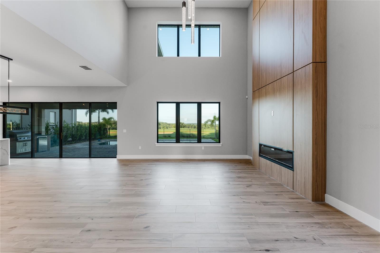 Image 11 of 76 For 15942 Vetta Drive