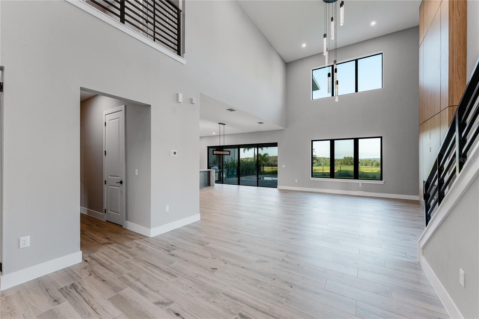 Image 12 of 76 For 15942 Vetta Drive