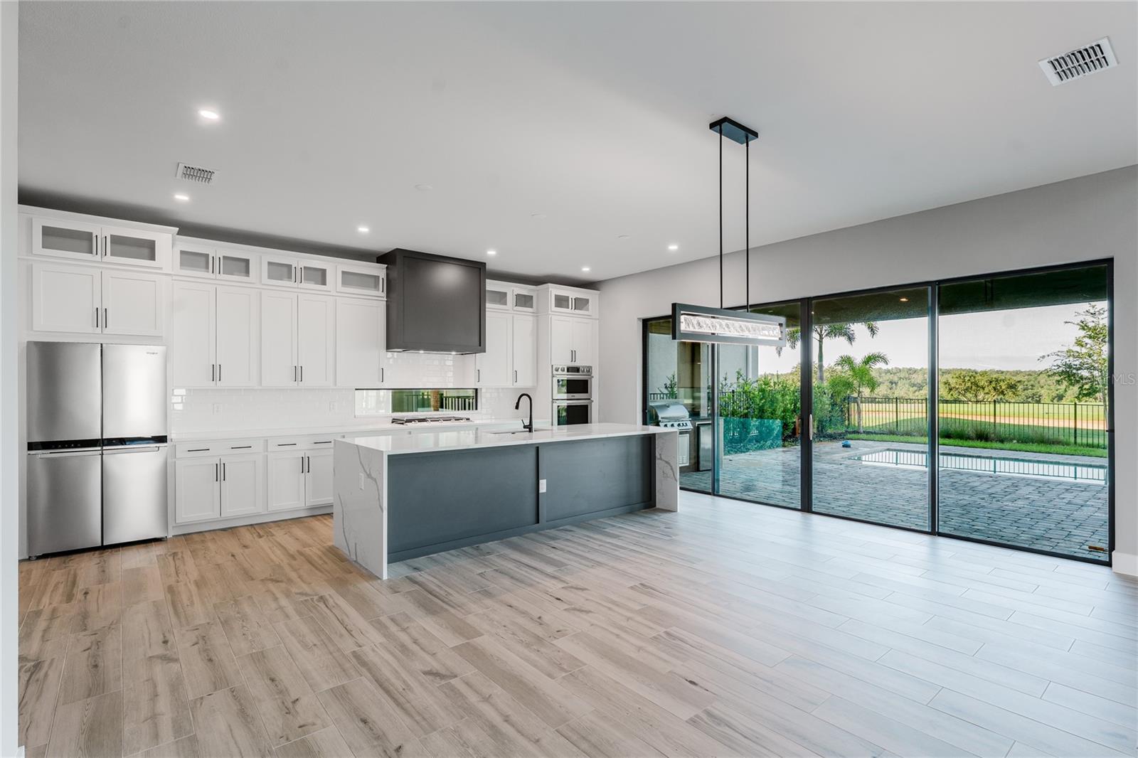 Image 13 of 76 For 15942 Vetta Drive