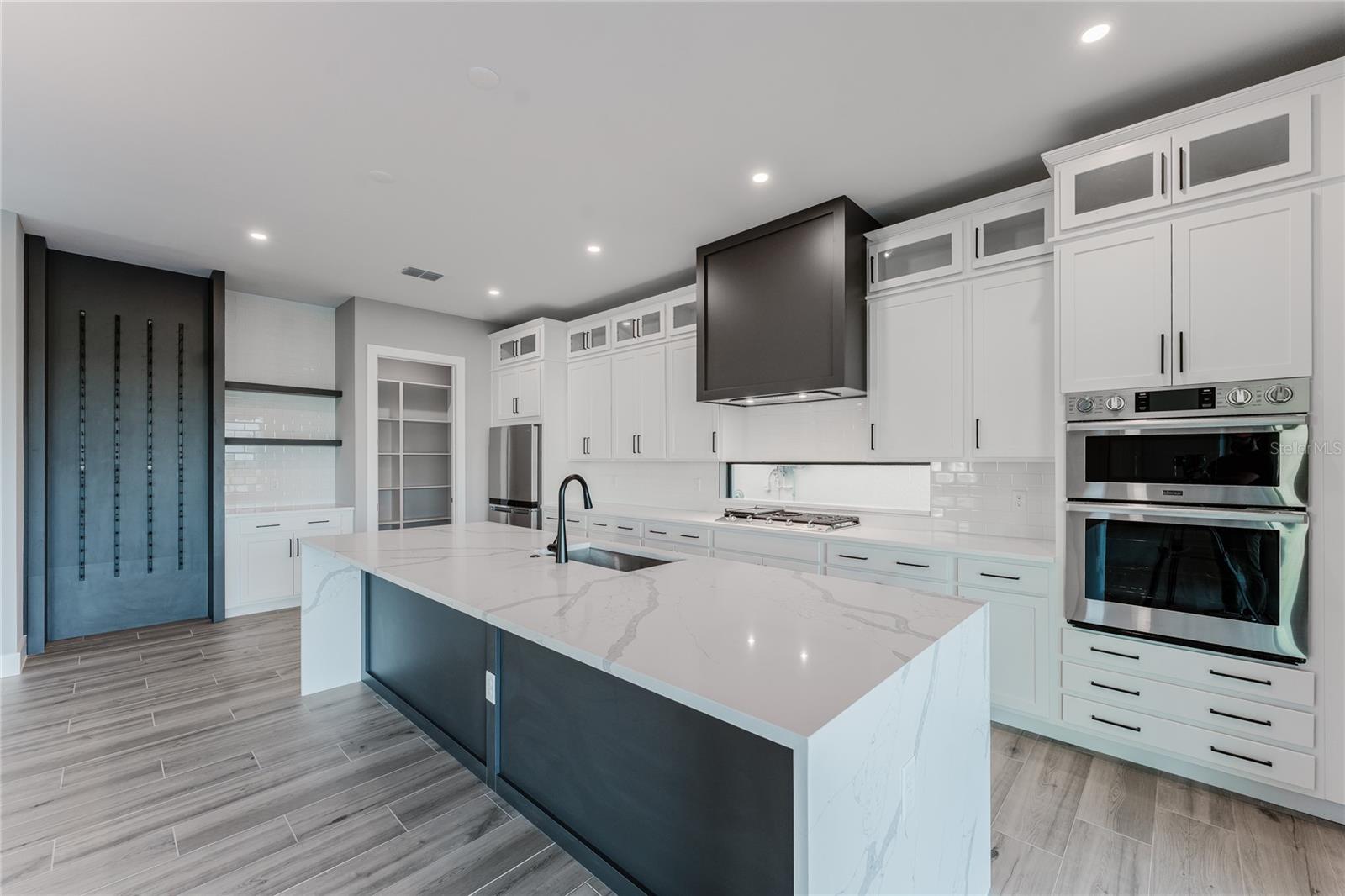 Image 16 of 76 For 15942 Vetta Drive