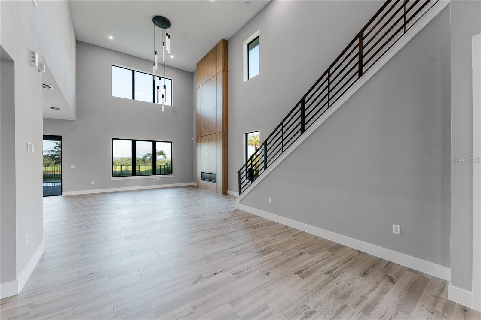 Image 17 of 76 For 15942 Vetta Drive