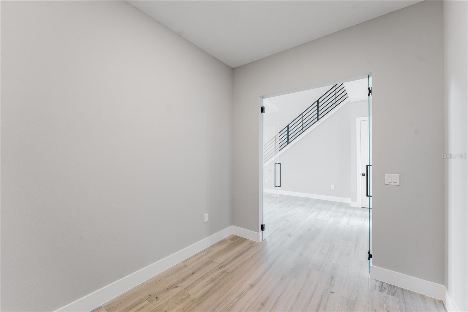 Image 33 of 76 For 15942 Vetta Drive