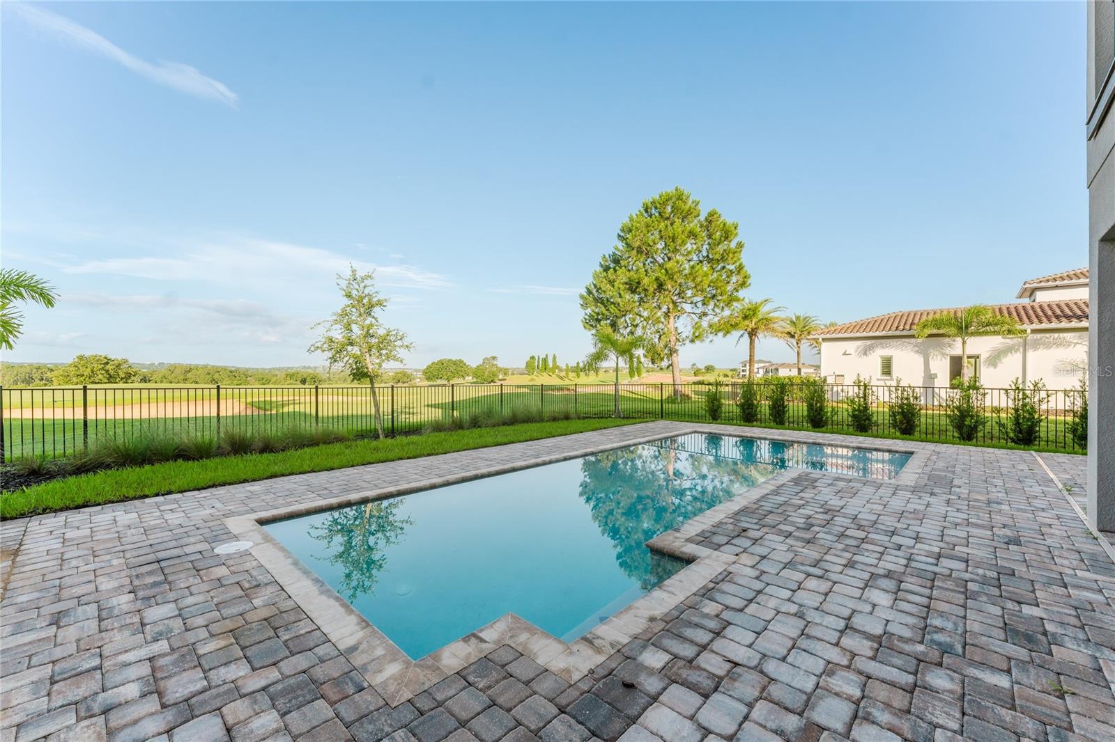Image 37 of 76 For 15942 Vetta Drive
