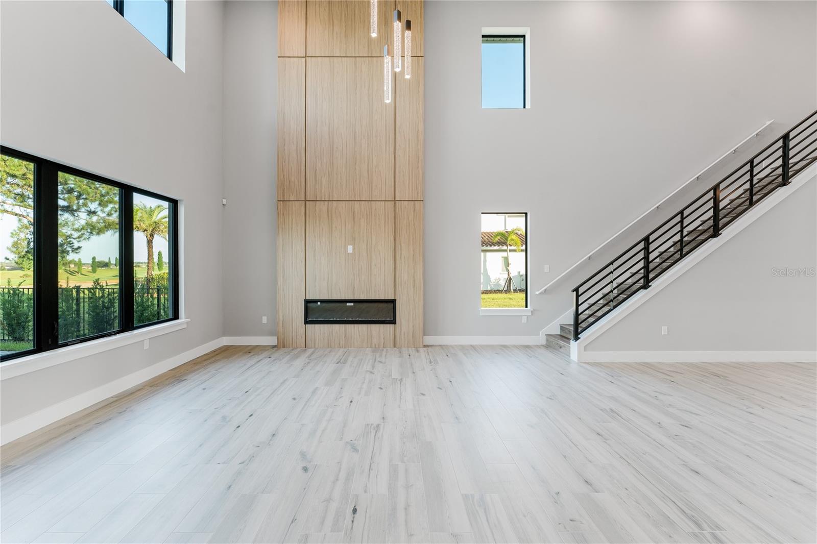 Image 6 of 76 For 15942 Vetta Drive