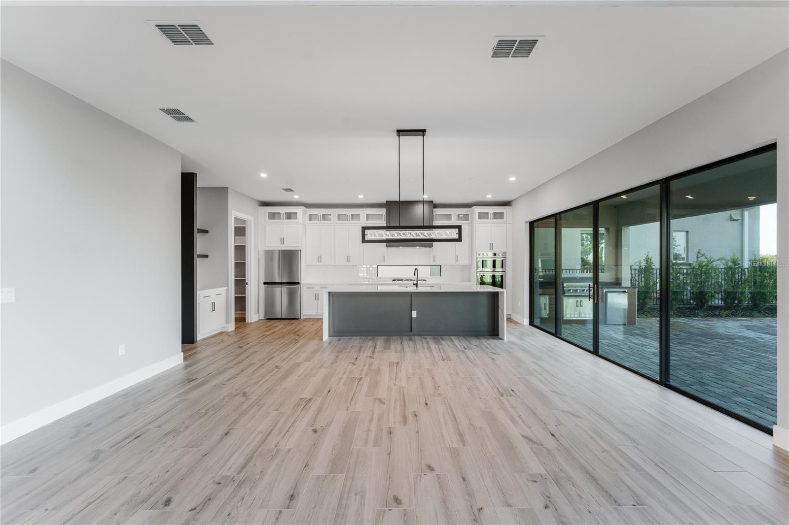 Image 7 of 76 For 15942 Vetta Drive