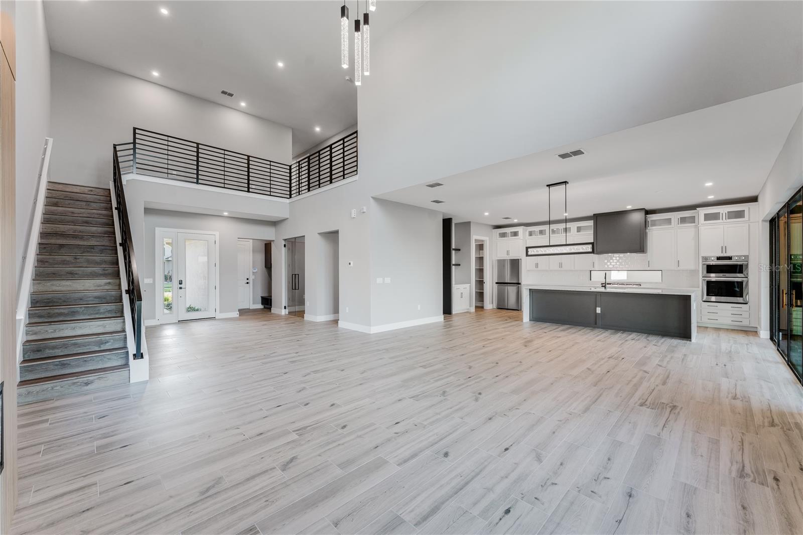 Image 8 of 76 For 15942 Vetta Drive