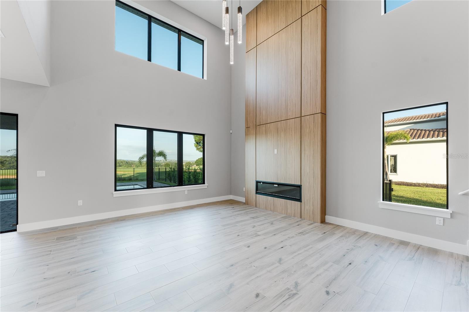 Image 9 of 76 For 15942 Vetta Drive