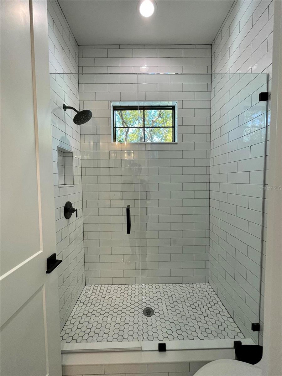 Image 18 of 21 For 1409 Moody Avenue 1