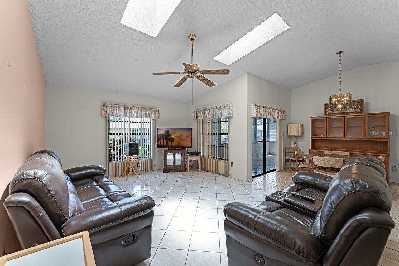 Image 4 of 24 For 5439 Sacramento Court