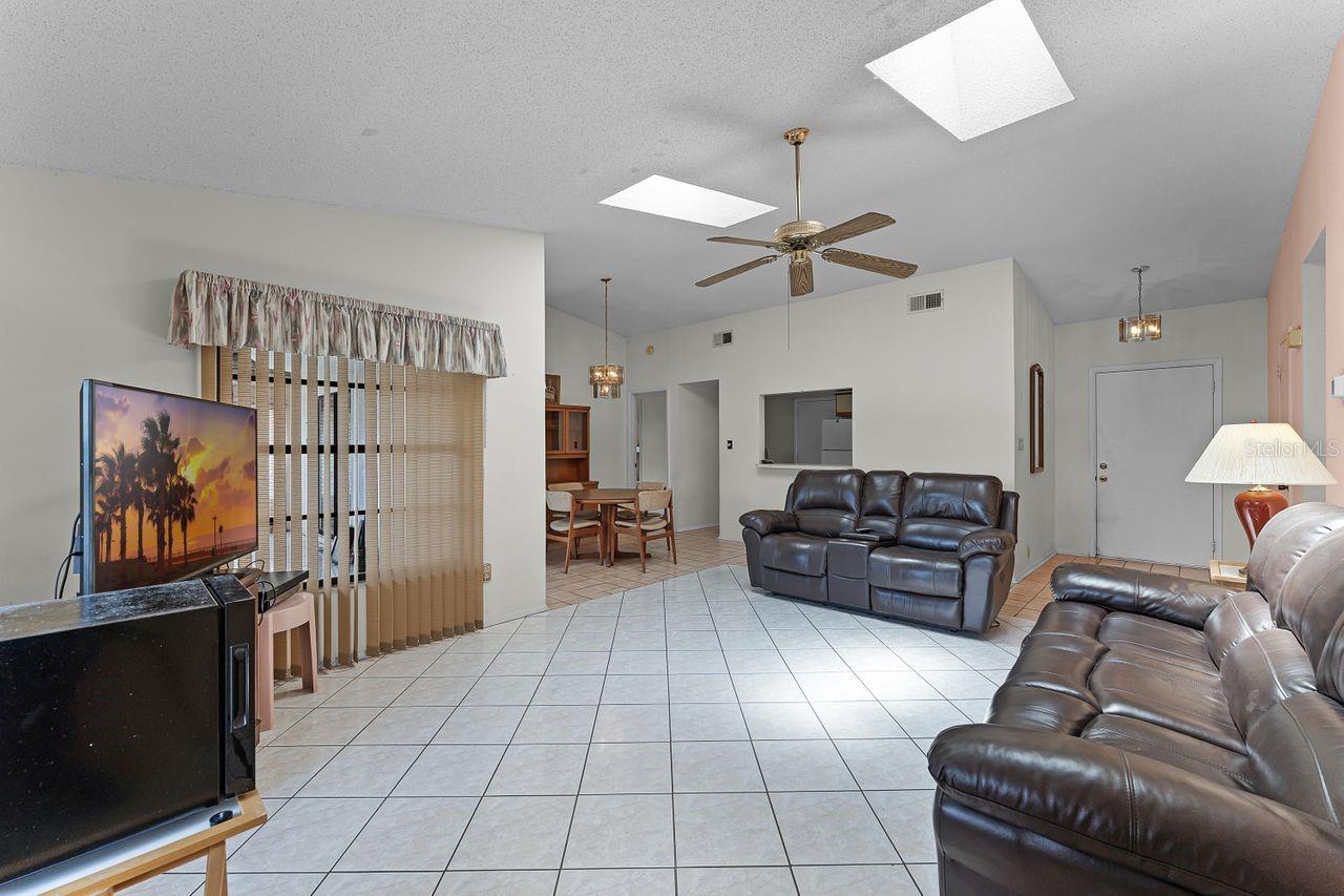 Image 5 of 24 For 5439 Sacramento Court