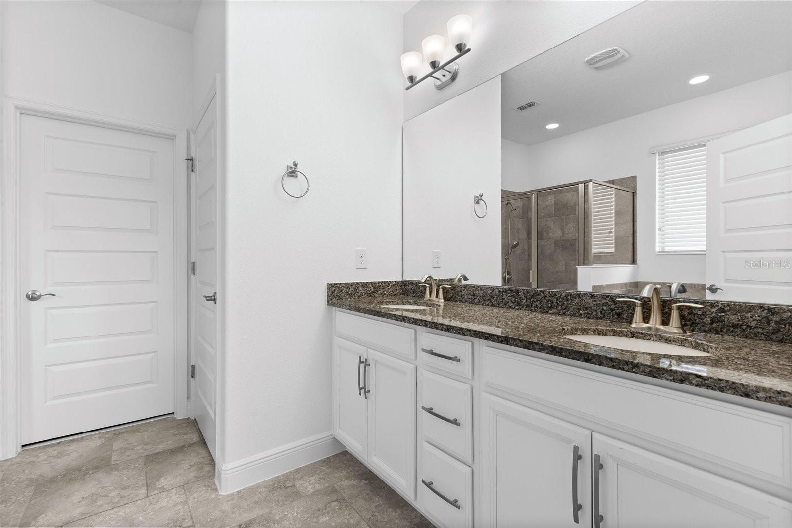 Image 18 of 63 For 15500 Fountain Cove Court