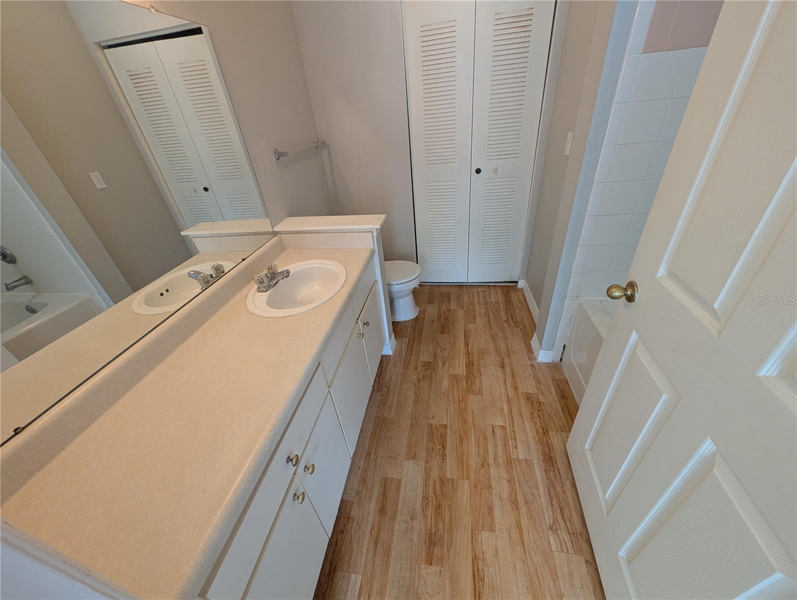 Image 17 of 33 For 10562 Windsor Lake Court 0
