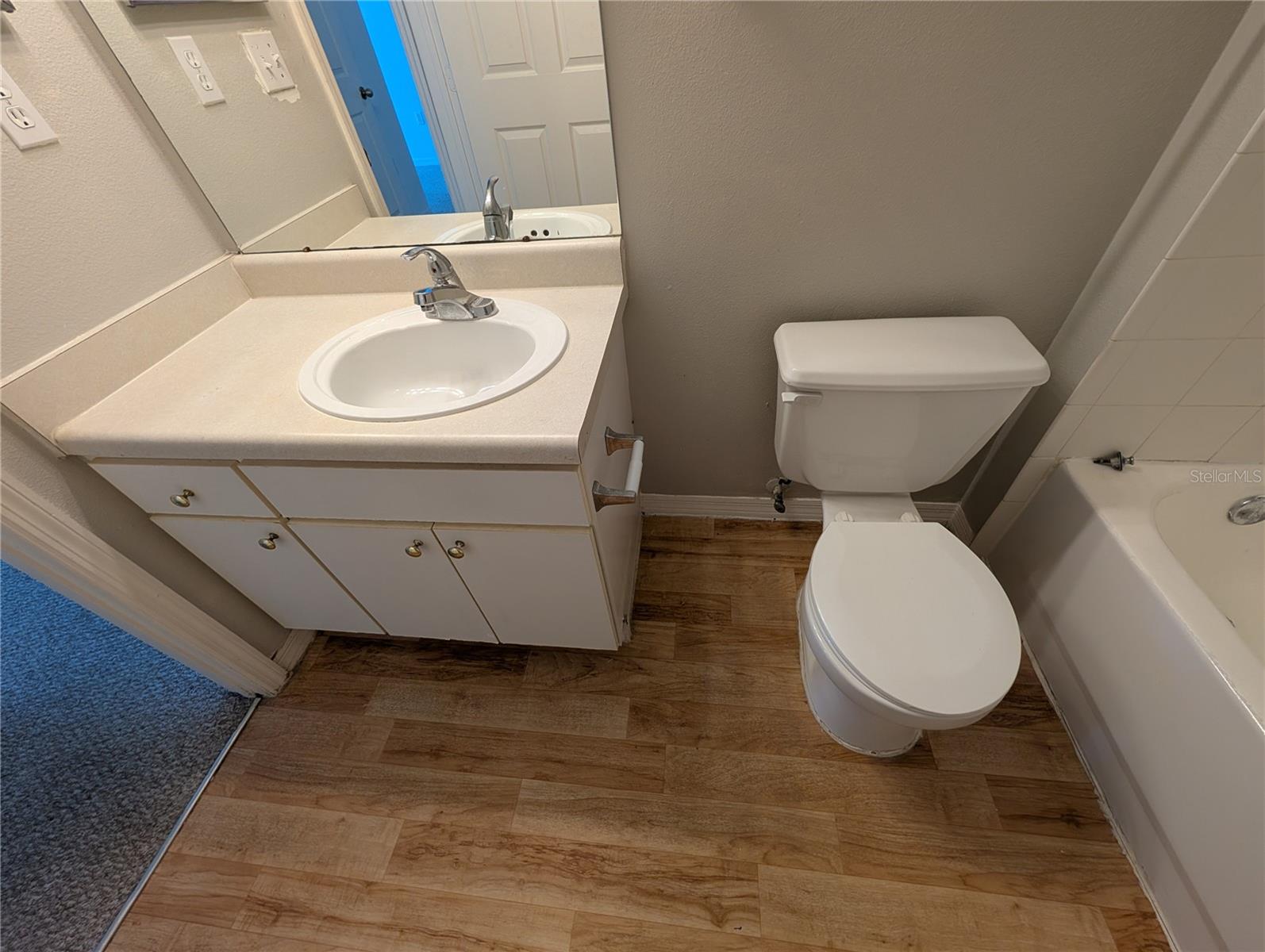 Image 25 of 33 For 10562 Windsor Lake Court 0