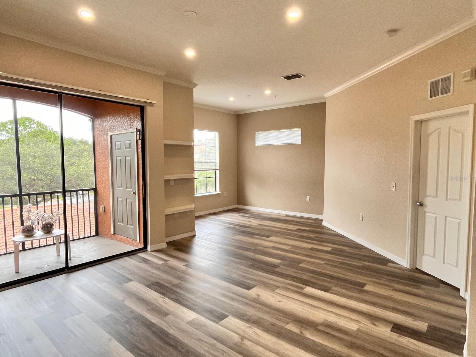 Image 10 of 31 For 6149 Metrowest Boulevard 305