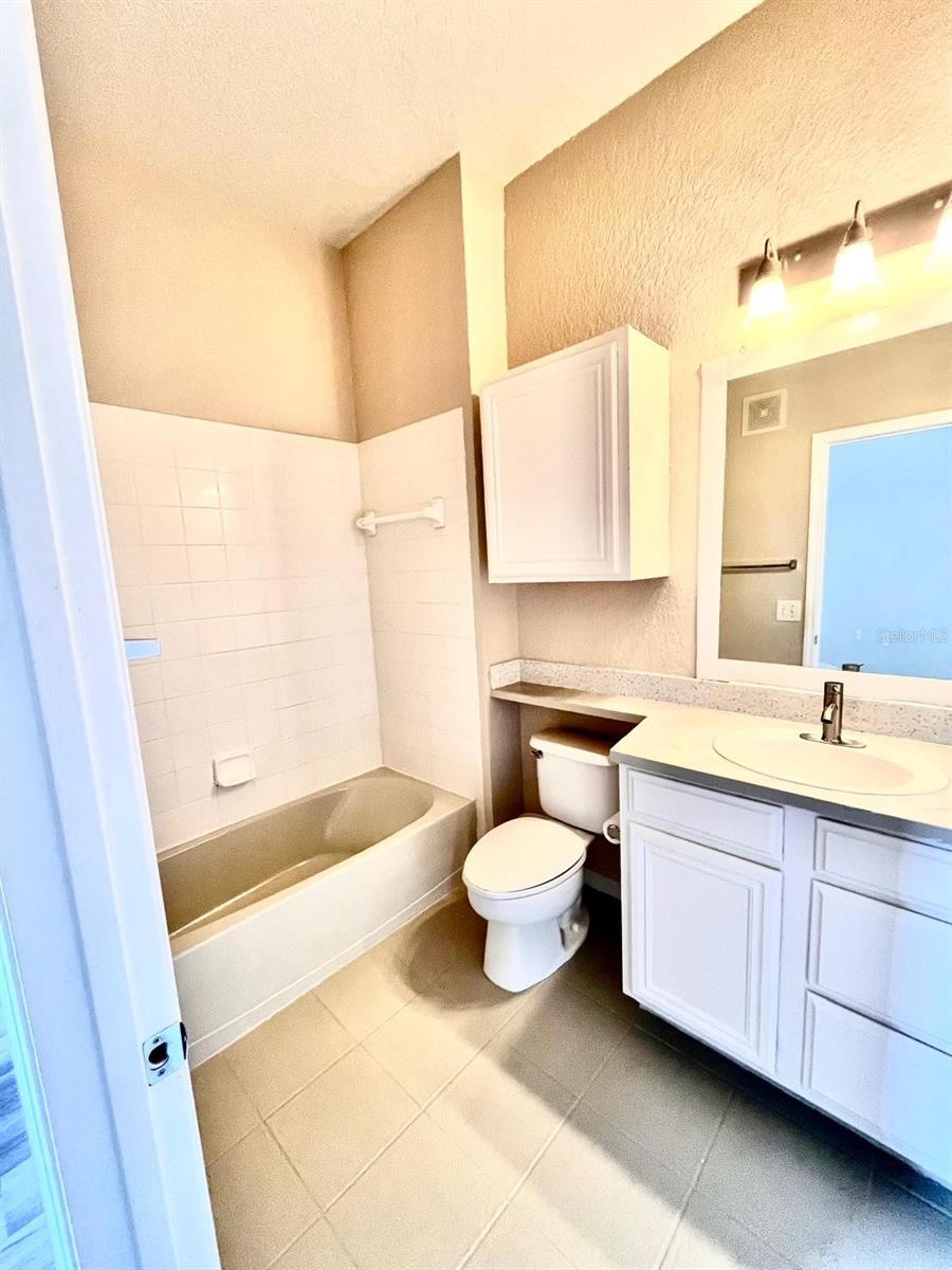 Image 21 of 31 For 6149 Metrowest Boulevard 305