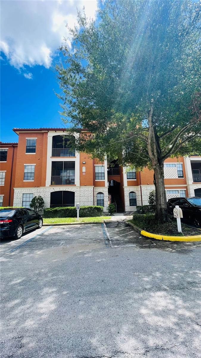 Image 3 of 31 For 6149 Metrowest Boulevard 305