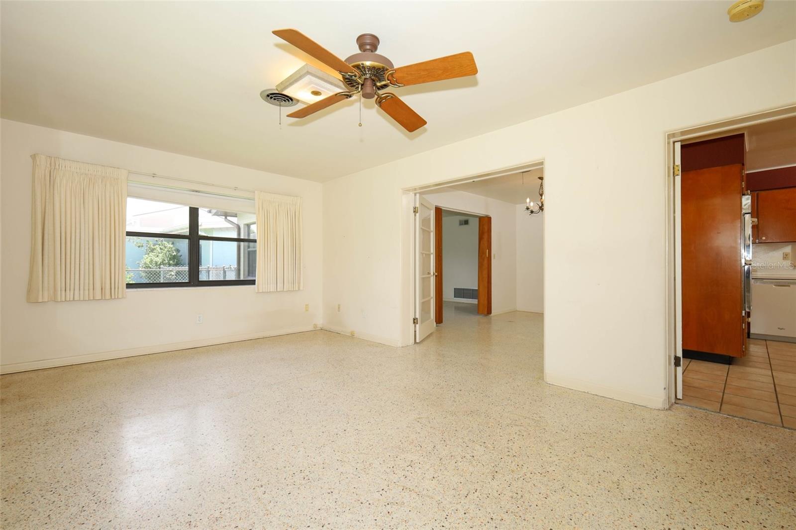 Image 18 of 47 For 2417 Bayfront Parkway