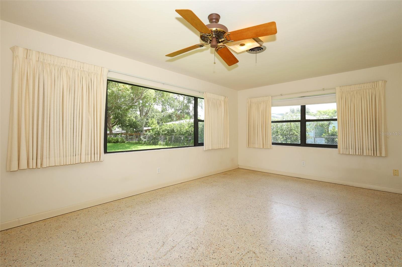 Image 19 of 47 For 2417 Bayfront Parkway