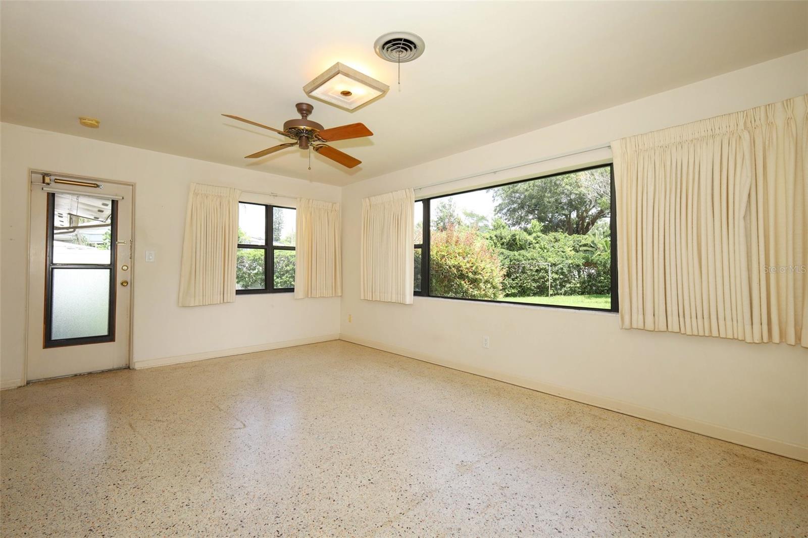 Image 20 of 47 For 2417 Bayfront Parkway