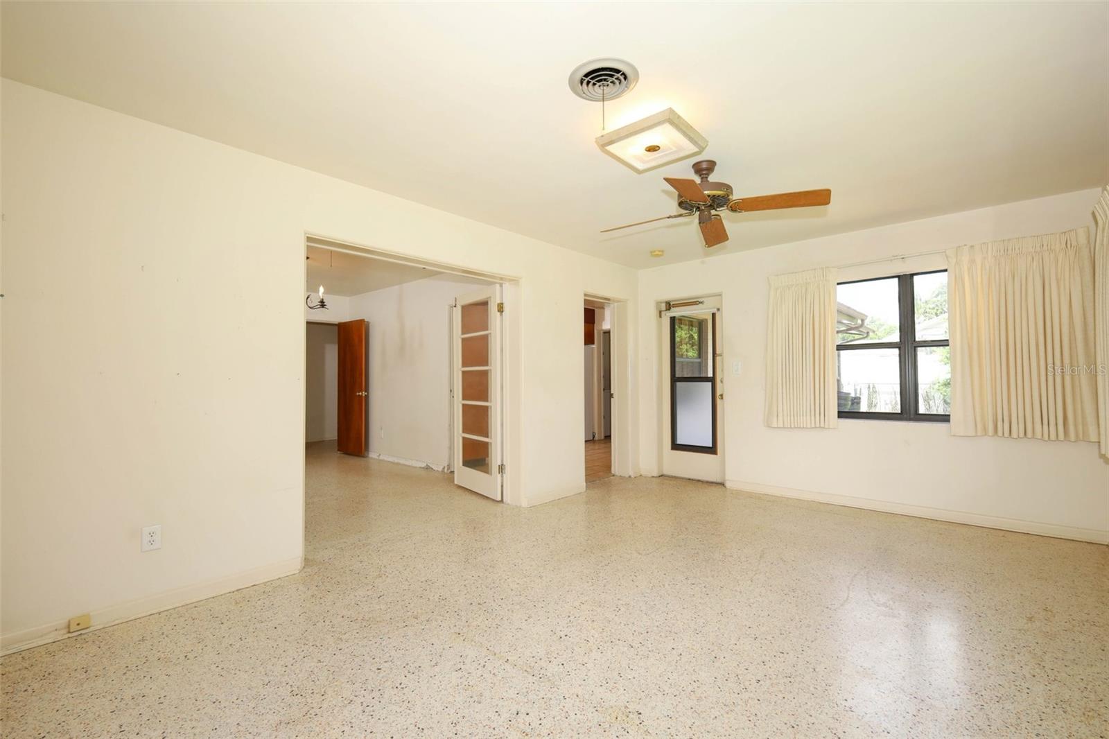 Image 21 of 47 For 2417 Bayfront Parkway