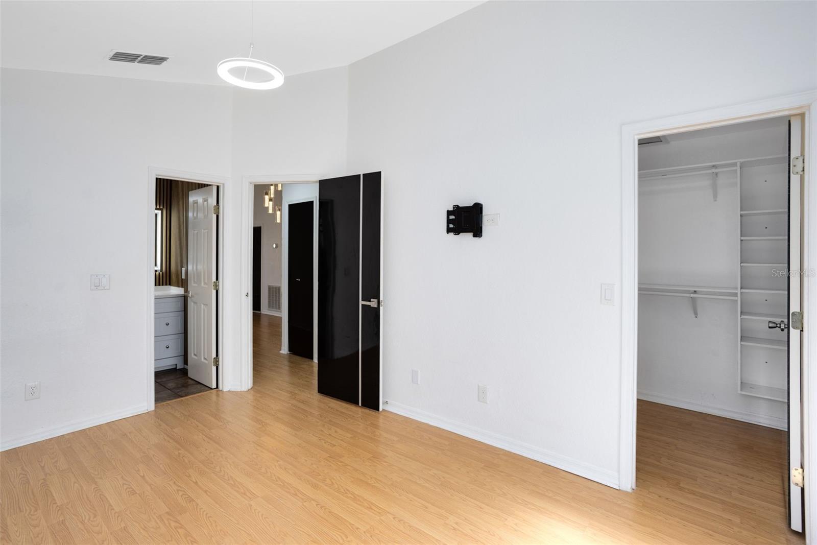 Image 21 of 42 For 625 Goshen Court