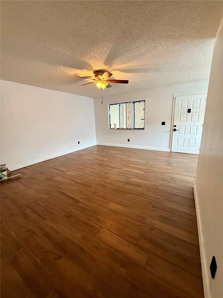 Image 3 of 9 For 2329 Oak Park Way 204
