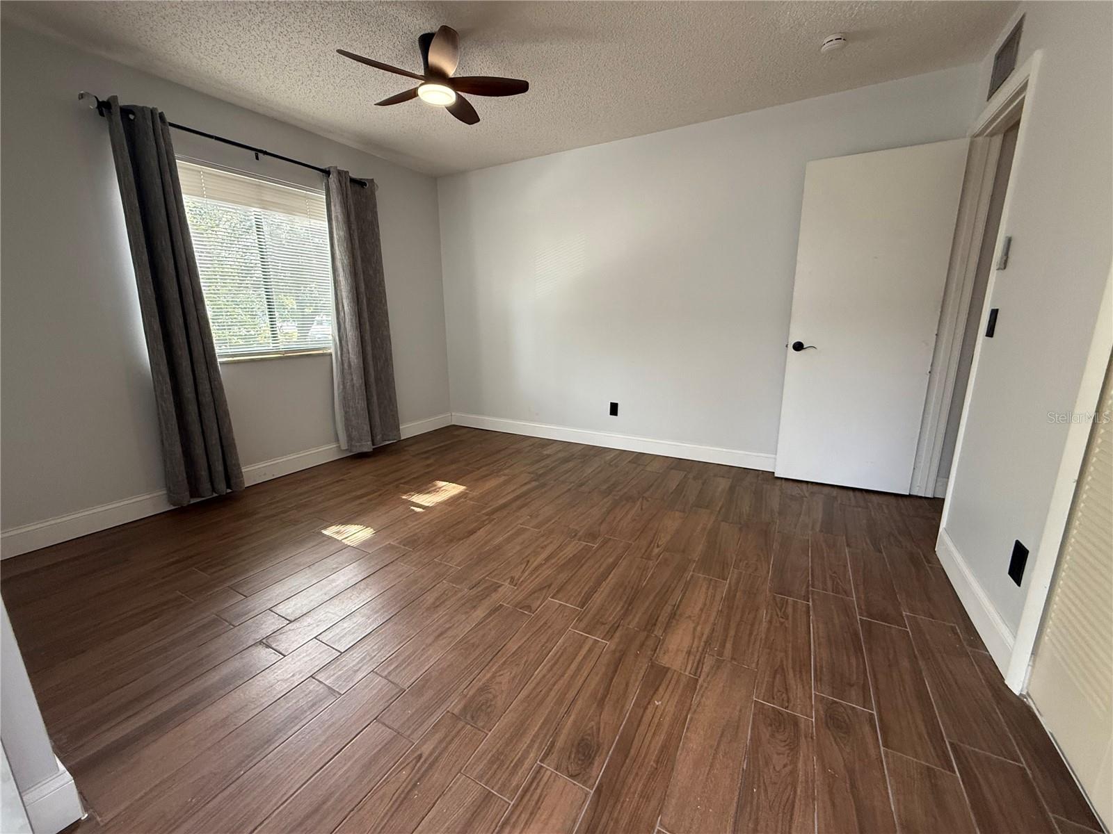 Image 6 of 9 For 2329 Oak Park Way 204