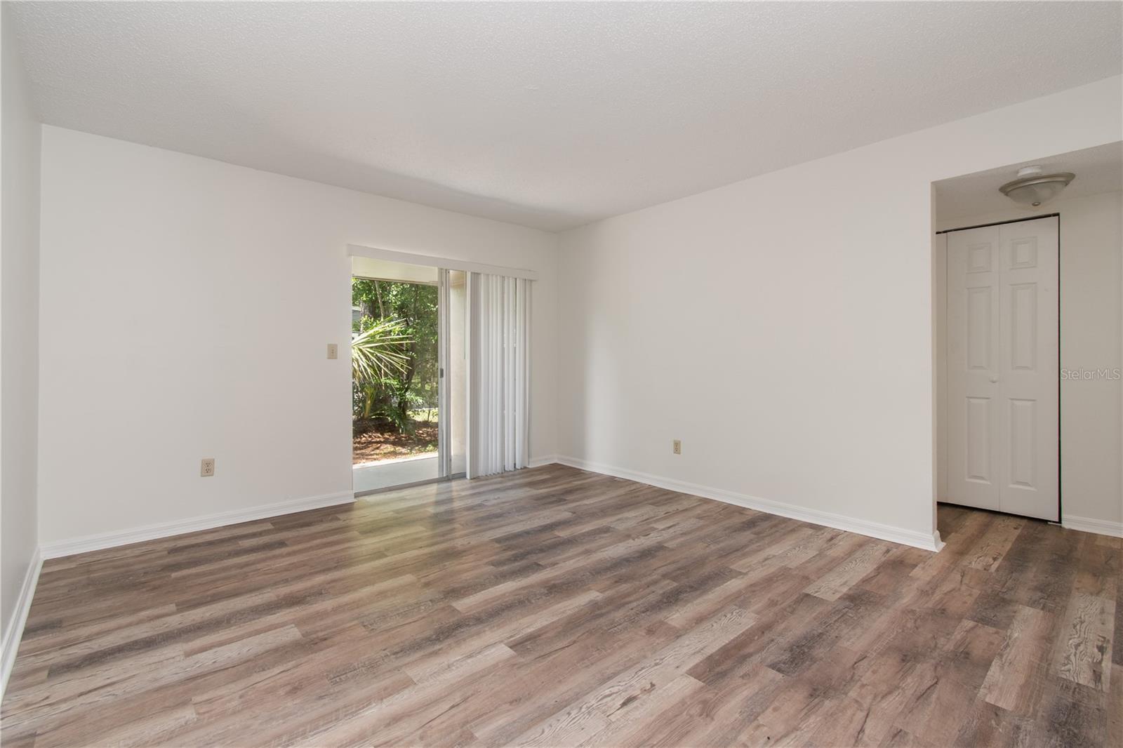 Image 11 of 21 For 435 Boxwood Circle