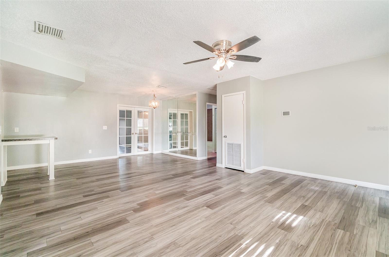 Image 3 of 15 For 1422 Russell Avenue