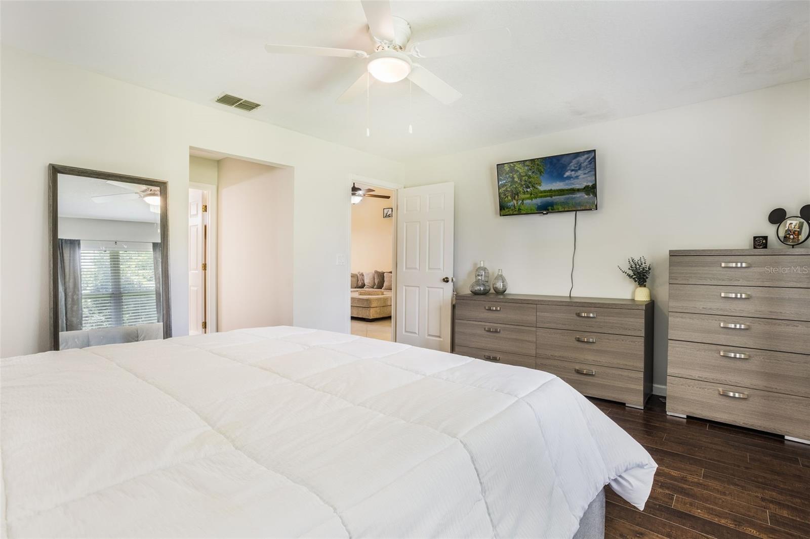 Image 18 of 37 For 8932 Village Green Boulevard 0