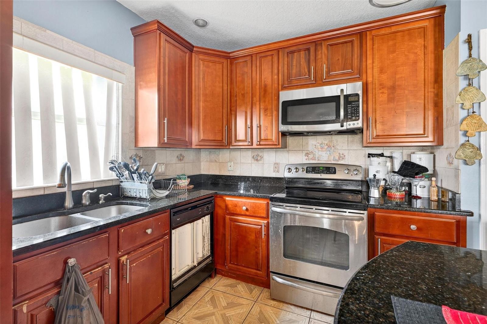 Image 8 of 41 For 2076 Shannon Lakes Blvd