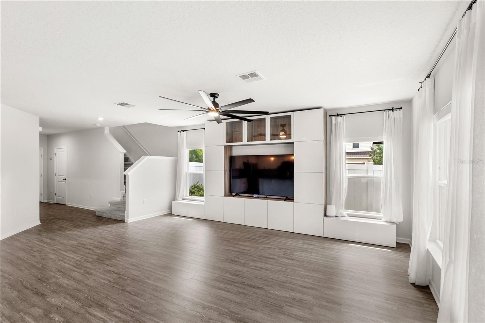 Image 4 of 52 For 4301 Creek Bank Drive